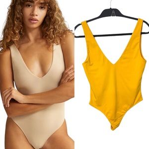 Aritzia Babaton Contour V Neck Bodysuit